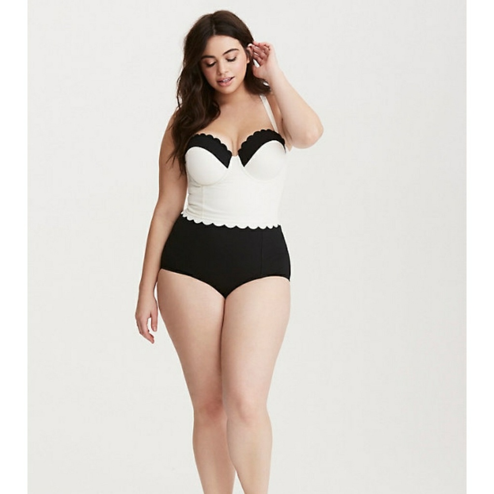 BRAND NEW 💋 Torrid black and ivory bikini top